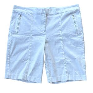 IZOD GOLF Woman’s White, Stretch Golf Shorts Excellent condition Size 16